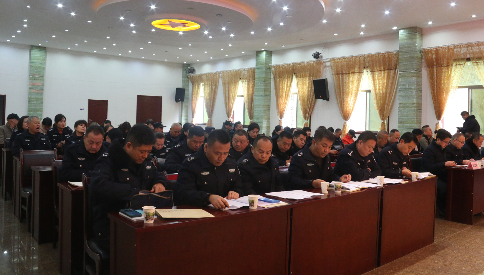 市马头滩林业局召开今冬明春森林防火专题会议 市马头滩林业局召开今冬明春森林防火专题会议