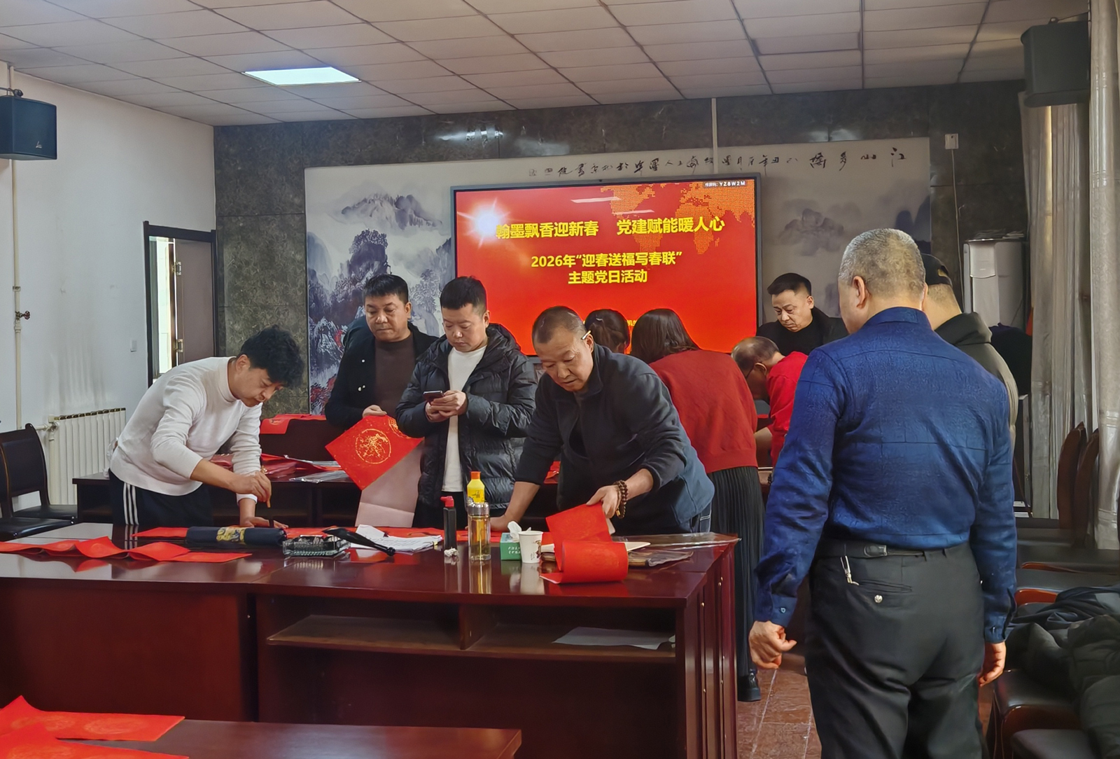 翰墨飘香迎新春 党建赋能暖人心 ——市马头滩林业局开展2026年“迎春送福写春联”主题党日活动 翰墨飘香迎新春 党建赋能暖人心 ——市马头滩林业局开展2026年“迎春送福写春联”主题党日活动