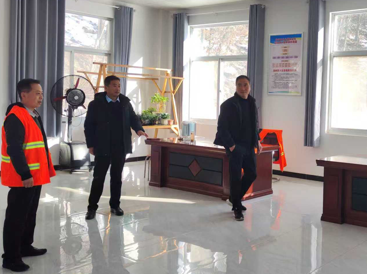 市马头滩林业局总林长深入一线开展巡林工作 市马头滩林业局总林长深入一线开展巡林工作